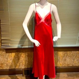 VICTORIA SECRET VERY SEXY SHEER DETAILS NIGHT GOWN MEDIUM EXCELLENT CONDITION